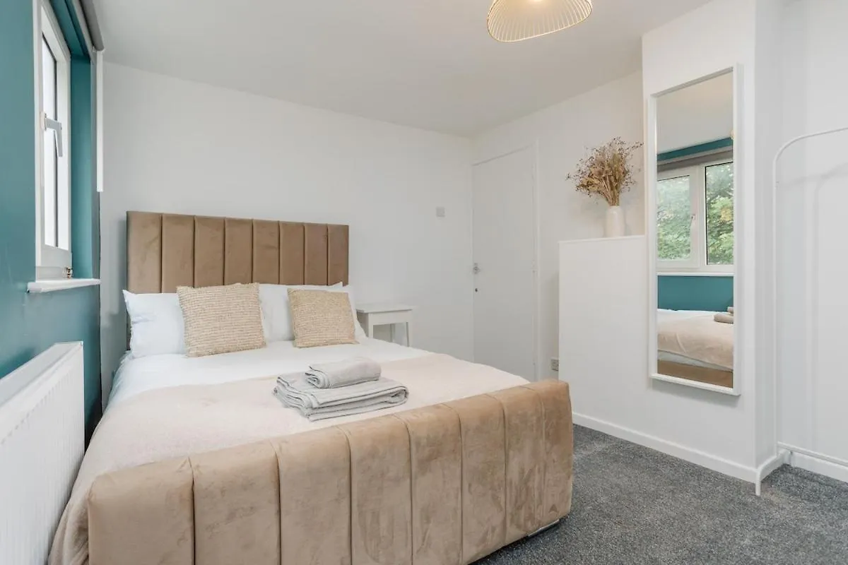 Stylish 4 Bed, 4 En-Suite In City Centre, Parking Southampton Holiday home