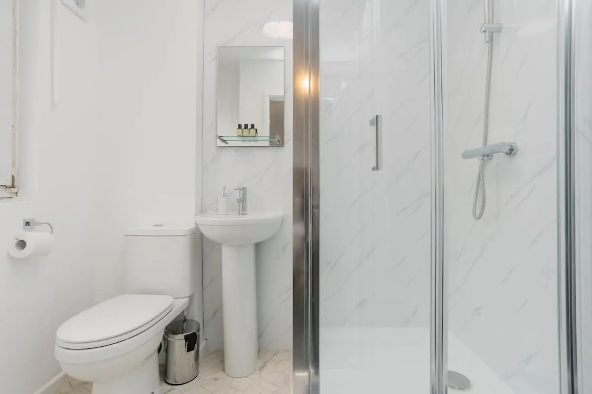 Stylish 4 Bed, 4 En-Suite In City Centre, Parking Southampton Holiday home