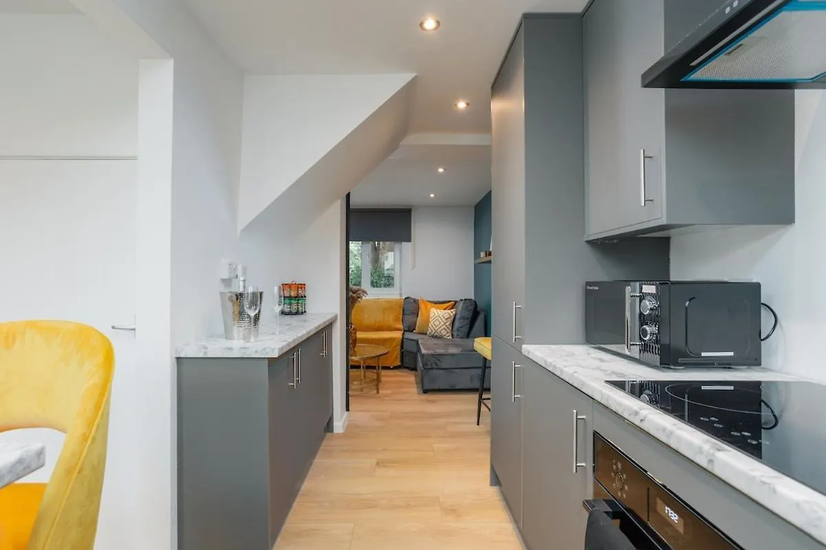 Stylish 4 Bed, 4 En-Suite In City Centre, Parking Southampton 0*,  United Kingdom